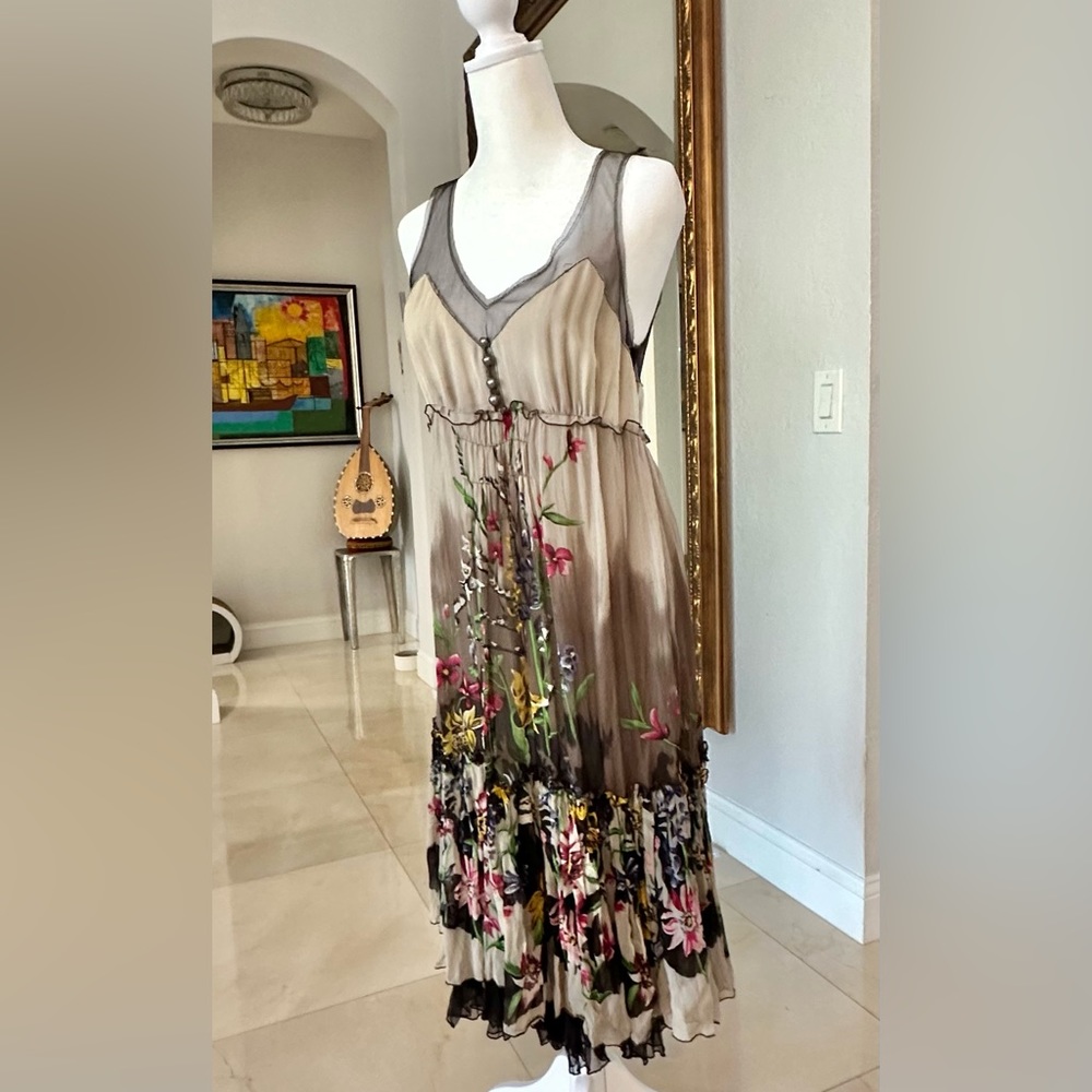 BCBG Max Azaria 100% stunning silk dream dress